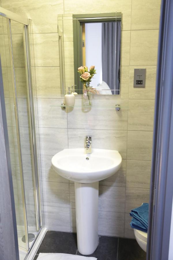 Park City Suites Hotel Manchester Esterno foto