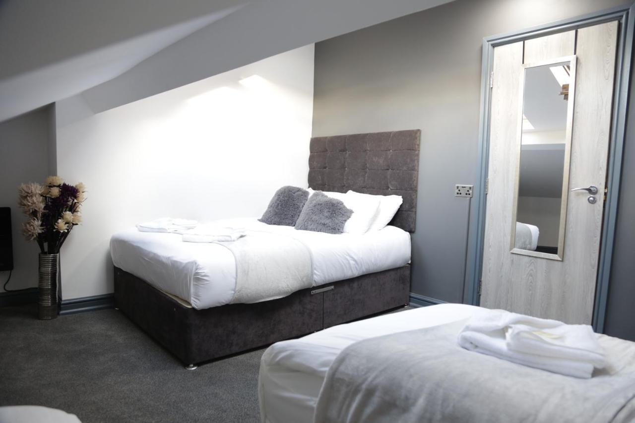 Park City Suites Hotel Manchester Esterno foto